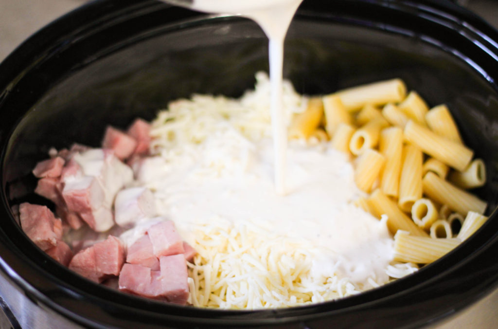 Are you looking for an easy crock pot meal? This Ham and Cheese Pasta Bake is the perfect, kid-friendly weeknight meal!