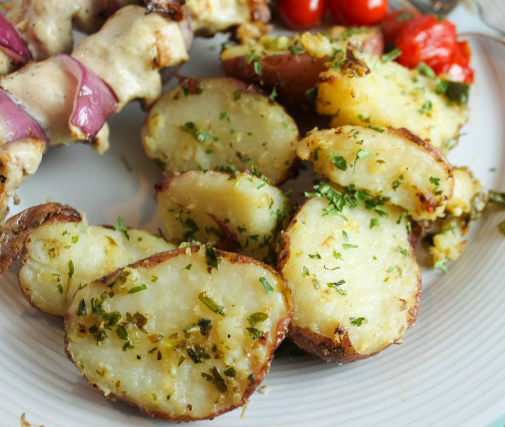 Are you looking for a great grilled side dish recipe? These Parsley and Parmesan Potatoes are easy to make and yummy to eat! 
