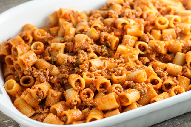 This Pepperoni Pizza Pasta Casserole is easy to make and has all the yummy flavors of pizza but in a casserole! Kids (and adults) will line up for this dish!